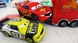 Мультики про Машинки ТАЧКИ 3 Молния Маквин Гонки и новые МАШИНКИ Disney CARS 3 Игрушки